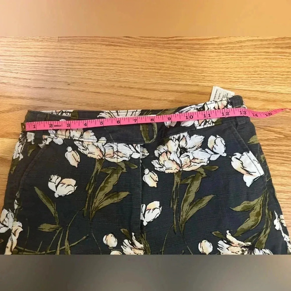 Abercrombie & Fitch Floral Ankle Gray/Green Pants - Size 2 - Picture 6 of 11